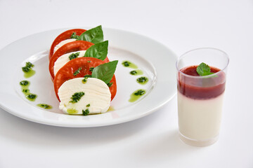 salad with tomato and cheese