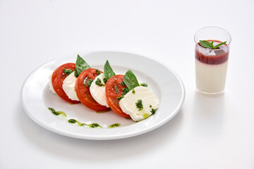 salad with tomato and cheese