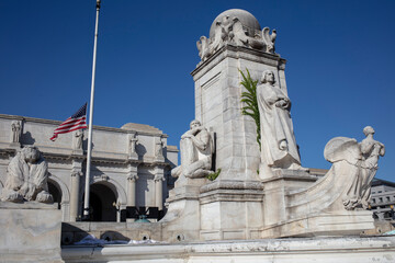 Fototapeta premium Columbus circle and the Union station in Washington DC