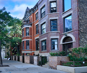 Fototapeta na wymiar Historic townhouses in the Old Town neighborhood of Chicago