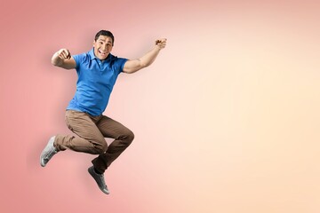 Fototapeta na wymiar Young man jump on pastel background
