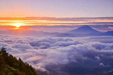 Zelfklevend Fotobehang 雲海の富士山と日の出 © 文明 金本