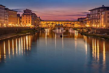 Fototapeta na wymiar Tuscany Ponte Vecchio blue hour with reflection
