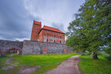 Fototapeta na wymiar Trakai Castle on the island in the middle of the lake, Medieval castle