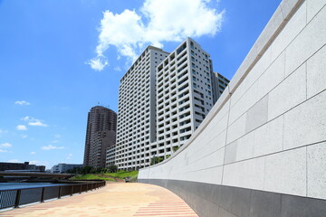 隅田川テラスと真新しい堤防