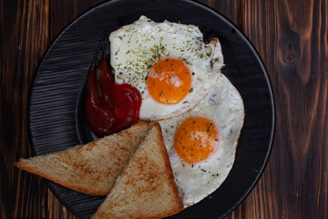 scrambled eggs with toast