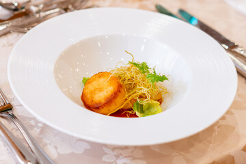 コース料理のメインディッシュ