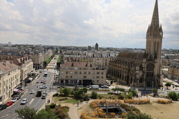 Fototapeta premium Vue d'ensemble de la ville de Caen depuis le chateau, ville de Caen, département du Calvados, France