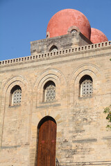 Fototapeta premium Italy – Palermo – July 15, 2022:The red domes of the church of San Cataldo in Byzantine and Arab-Norman architecture near the Martorana in Piazza Bellini and Palermo skyline.