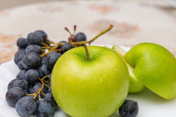 Ripe and juicy green apples on the dining table