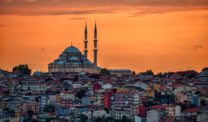 Naklejka premium Yavuz Sultan Selim Mosque in Istanbul at sunset