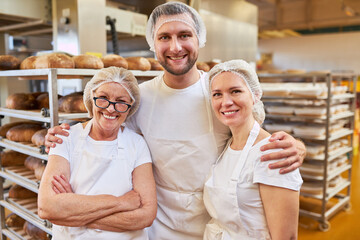 Successful bakery team with boss and apprentices - obrazy, fototapety, plakaty