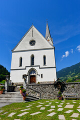 Fototapeta premium Pfarrkirche Silbertal im Bezirk Bludenz in Vorarlberg (Österreich)