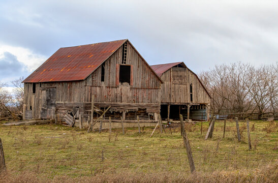 Old abandoned barn along highway 16 near Ottawa, Canada