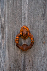 Alter rostiger antiker T&uuml;rgriff