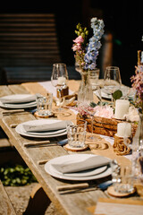 wedding decor ceremony dining tables with flowers tableware plates forks spoons knives napkins vases candles glasses gala dinner outdoor restaurant