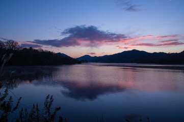 千丈寺湖（兵庫県）の夜明け