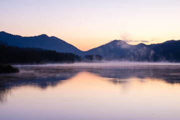 千丈寺湖（兵庫県）の夜明け