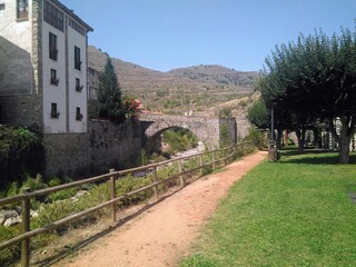 Naklejka premium Romanic Bridge of the Village