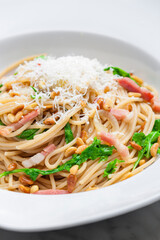 spaghetti with spinach, bacon and kernels