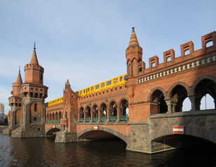 Fototapeta na wymiar General view of the Oberbaum Bridge over the Spree River in the city of Berlin. Germany.