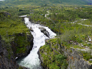 Naklejka na ściany i meble Blick auf einen Teil vom Wasserfall Voringsfossen in Norwegen 