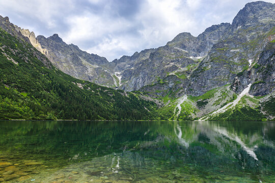 Mountain lake located in the High Tatras mountain range © ZT