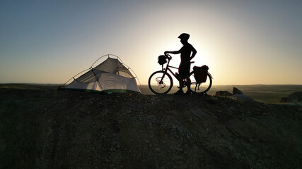 Obraz premium extraordinary description of cycling, camping life and freedom