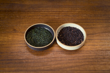 緑茶と紅茶の茶葉