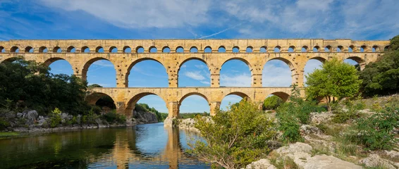 Papier Peint photo Pont du Gard Famous Pont du Gard, old roman aqueduct in France