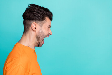 Side profile photo of young funny impressed unhappy agressive bearded guy look empty space boss scream no isolated on aquamarine color background