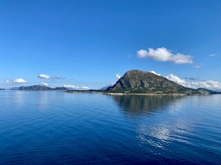 Malerische Fjordlandschaft bei Alesund