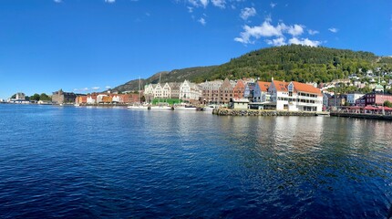 Fototapeta na wymiar Panoramablick auf das Hanseviertel Bryggen in Bergen, Norwegen