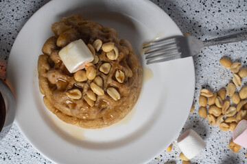 desayuno con ricos pancakes con miel por la mañanas 