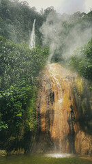 Rio y cascada en Santa Rosa de Cabal, Colombia