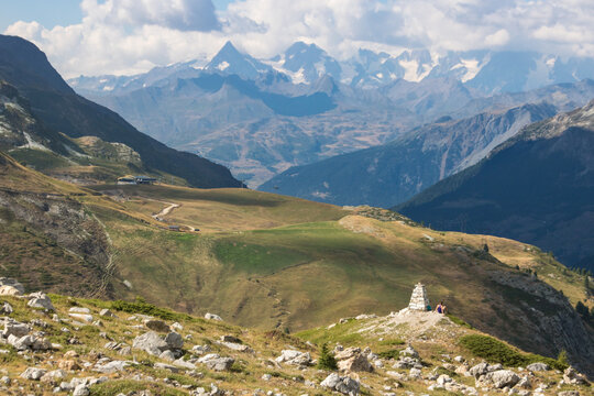 chemin de randonn&eacute;e &agrave; tignes en &eacute;t&eacute; dans le parc de la Vanoise en Haute tarentaise
