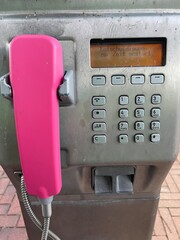 Öffentliches Münz-und Kartentelefon.