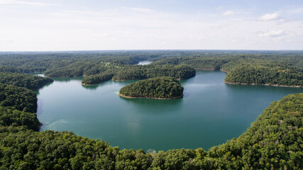 Fototapeta na wymiar landscape of an island in lake Cumberland