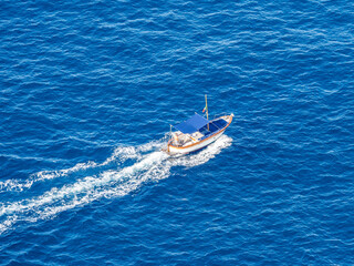 Obraz premium Aerial photo of the boat in the open sea