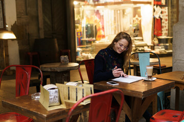 Young woman sitting ina coffee place