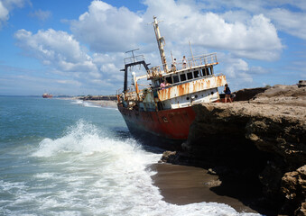 ship received, hole, hull , sank ,near, shor, during, storm,accident,sea,nature, beach, building,...