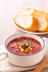 ミネストローネを食べる
