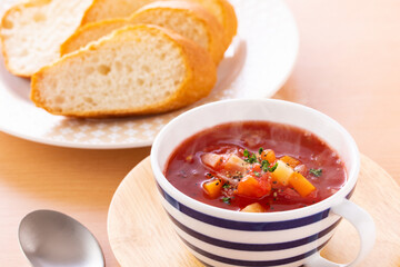 ミネストローネを食べる
