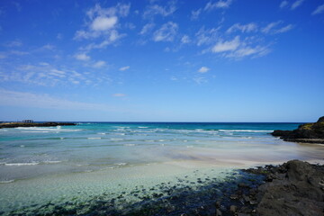 Fototapeta na wymiar beautiful beach with clear water and clouds