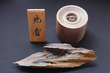 沈香香木と香炉 香りを楽しむ日本文化3 - obrazy, fototapety, plakaty