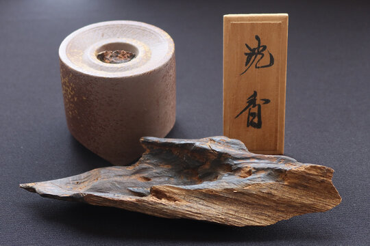 沈香香木と香炉 香りを楽しむ日本文化4