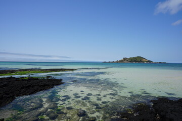 Fototapeta premium rock beach and island