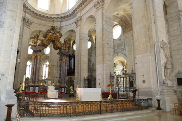 Fototapeta na wymiar Eglise collégiale Notre Dame, de style baroque, construite au 17eme siècle, ville de Vitry le François, département de la Marne, France