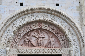 Assisi, il portale del Duomo