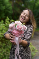 Fototapeta premium Young girl with a bouquet of roses